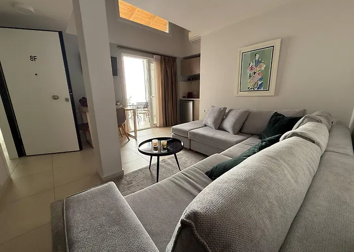 Stylish - 8f House